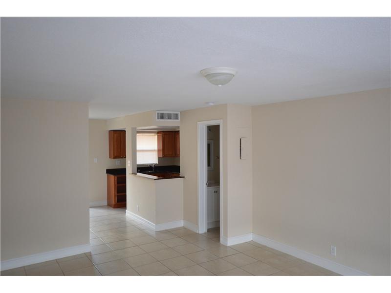 LAUDERHILL MANOR 75-43 B - Residential Lease