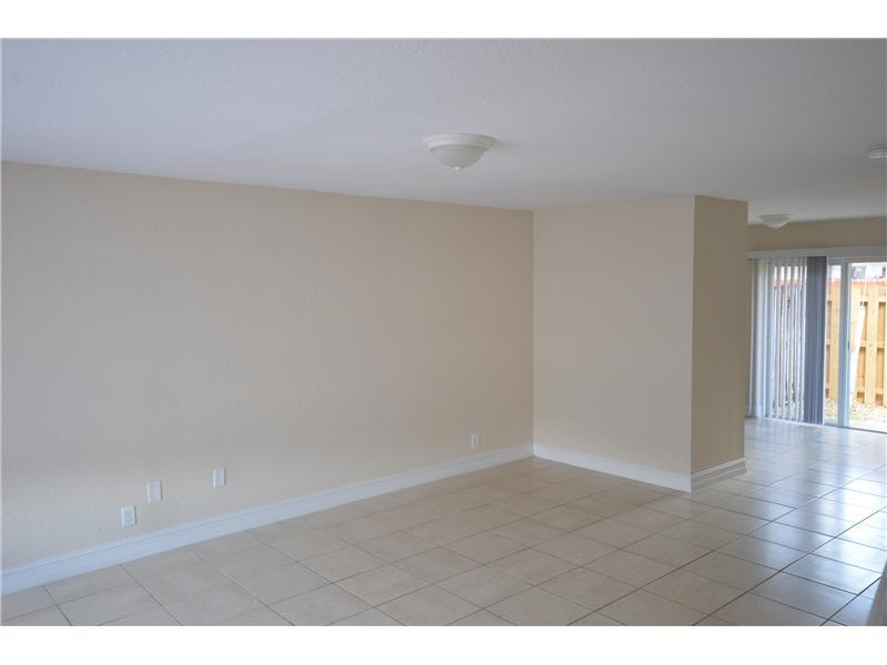 LAUDERHILL MANOR 75-43 B - Residential Lease