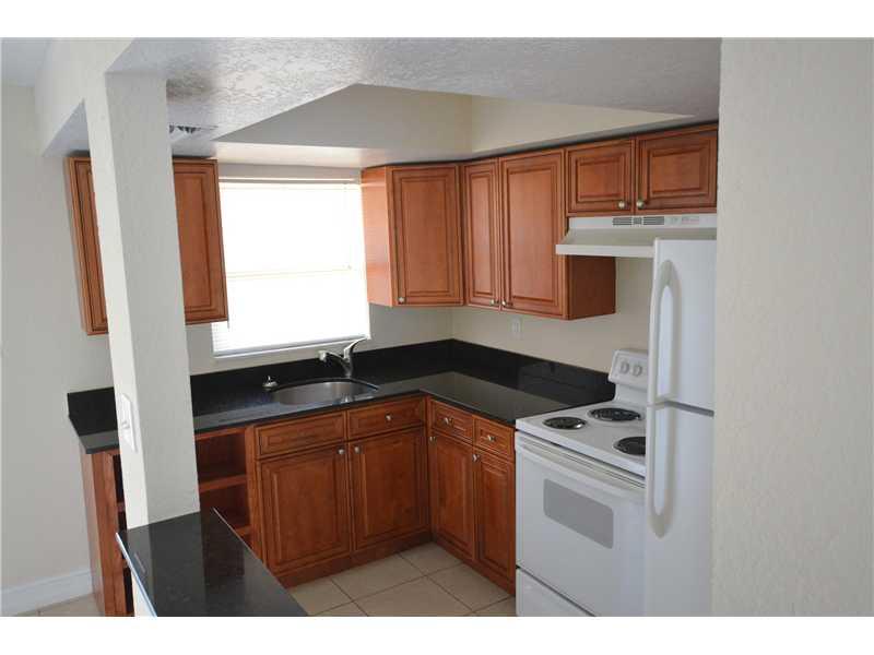 LAUDERHILL MANOR 75-43 B - Residential Lease