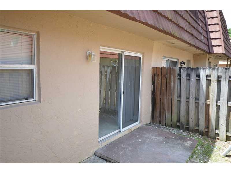 LAUDERHILL MANOR 75-43 B - Residential Lease