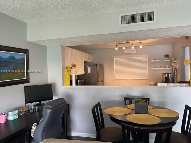 THE HORIZONS CONDO #4 - Residential Lease