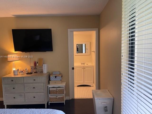 THE HORIZONS CONDO #4 - Residential Lease