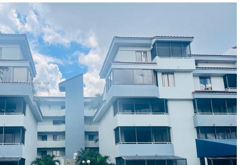 VERABELLA FALLS CONDO - Residential Lease