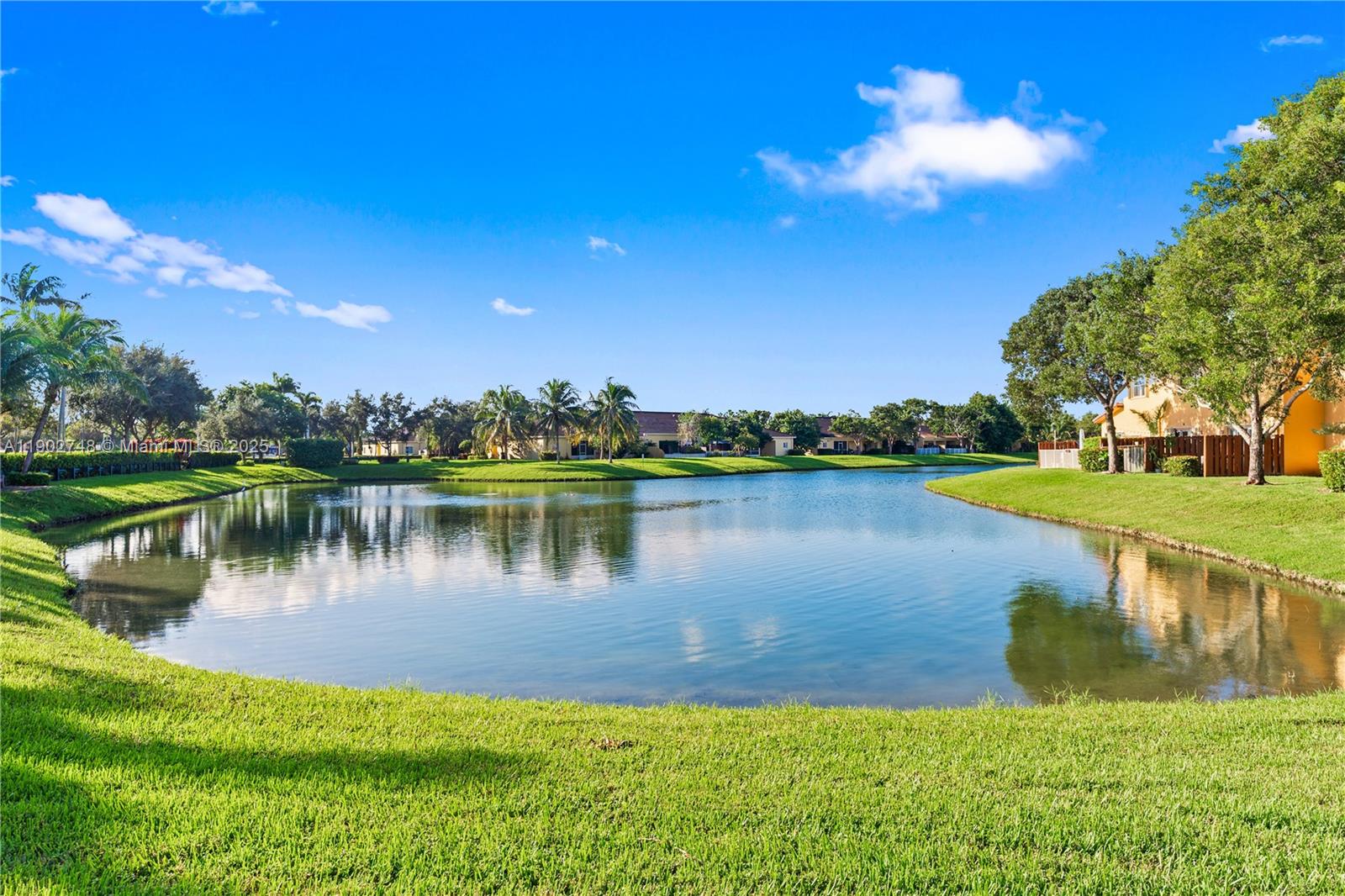 VILLAS AT CARMEL CONDO NO - Residential