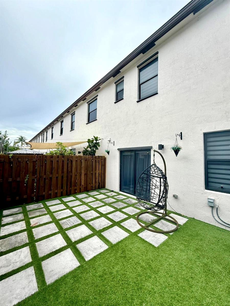 VIA VENTURA NEIGHBORHOOD - Residential Lease