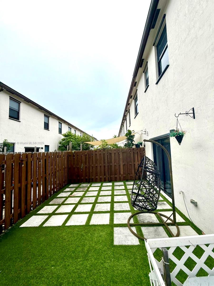 VIA VENTURA NEIGHBORHOOD - Residential Lease