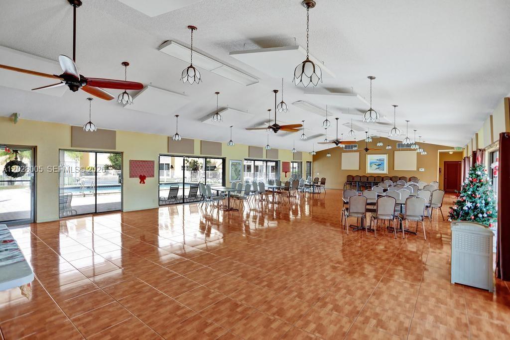 MEADOWBROOK LAKES CONDO - Residential