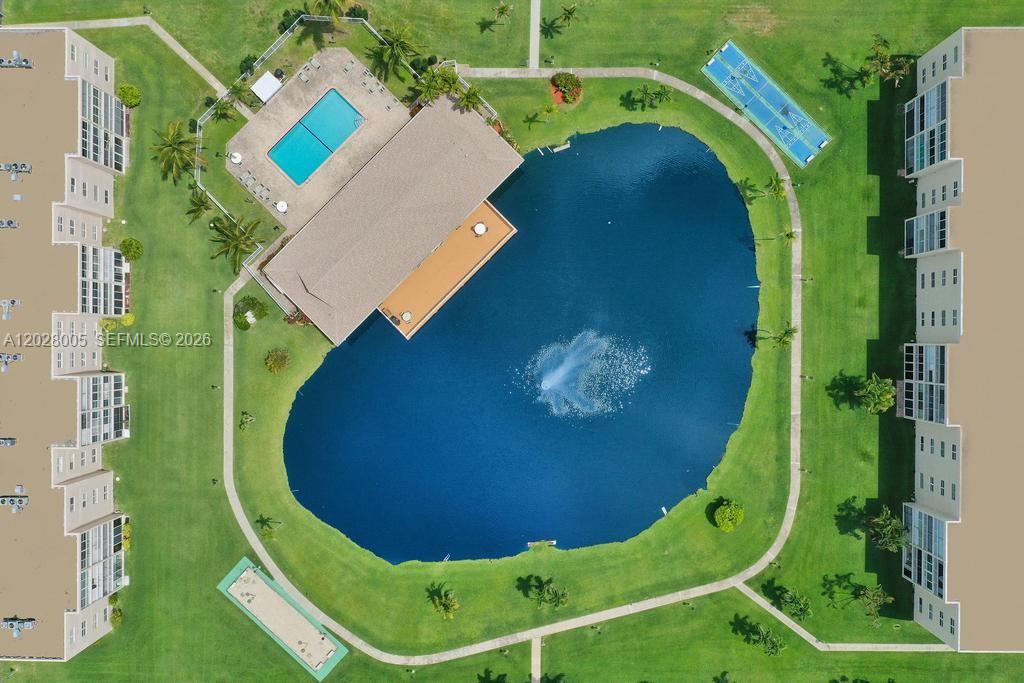 MEADOWBROOK LAKES CONDO - Residential