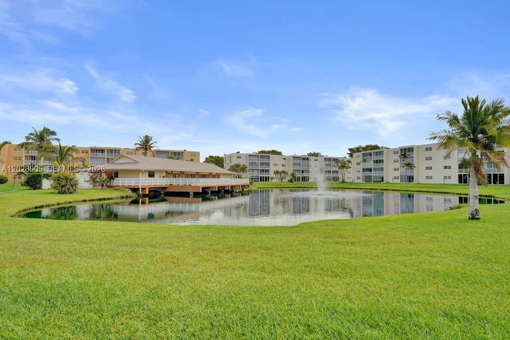 MEADOWBROOK LAKES CONDO - Residential