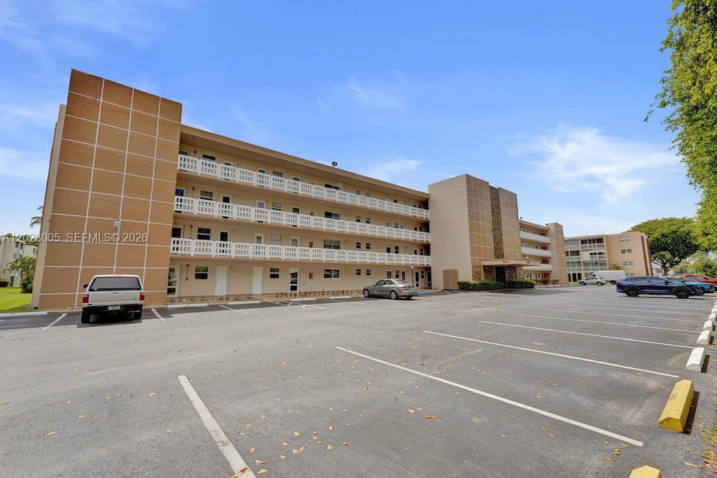 MEADOWBROOK LAKES CONDO - Residential