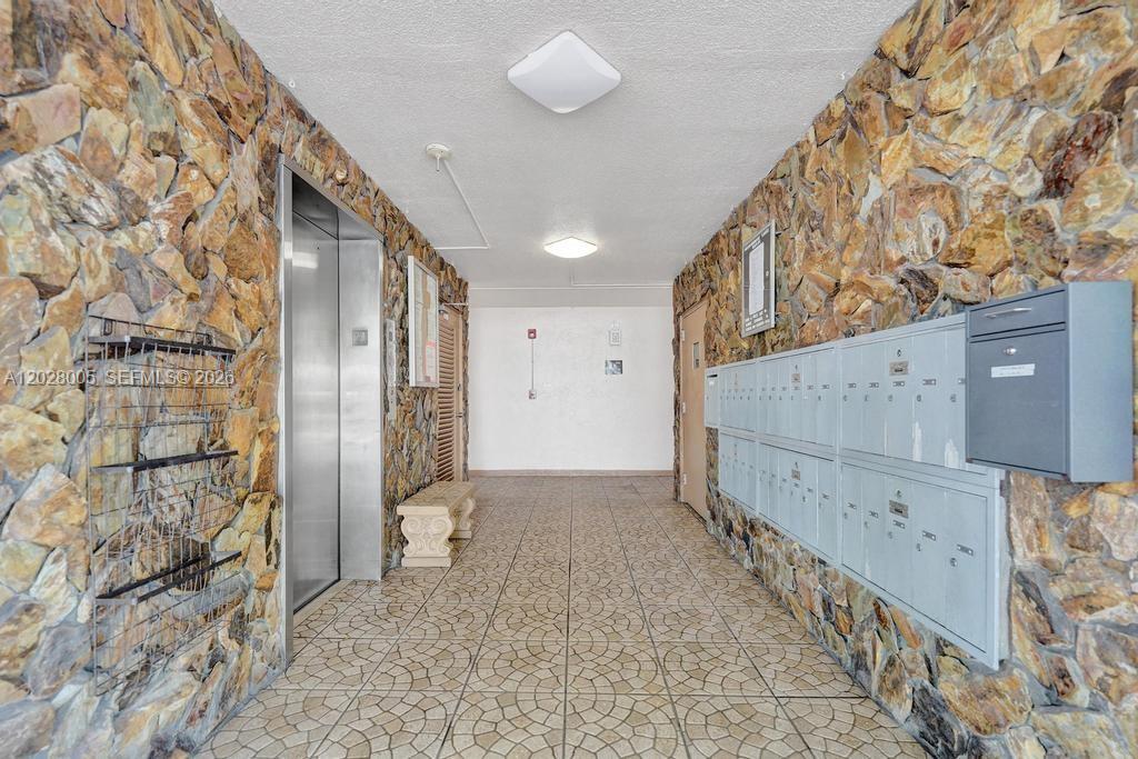 MEADOWBROOK LAKES CONDO - Residential