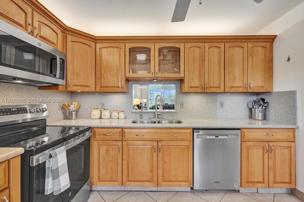 MEADOWBROOK LAKES CONDO - Residential