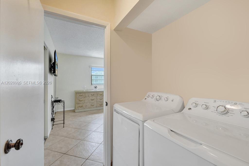 MEADOWBROOK LAKES CONDO - Residential
