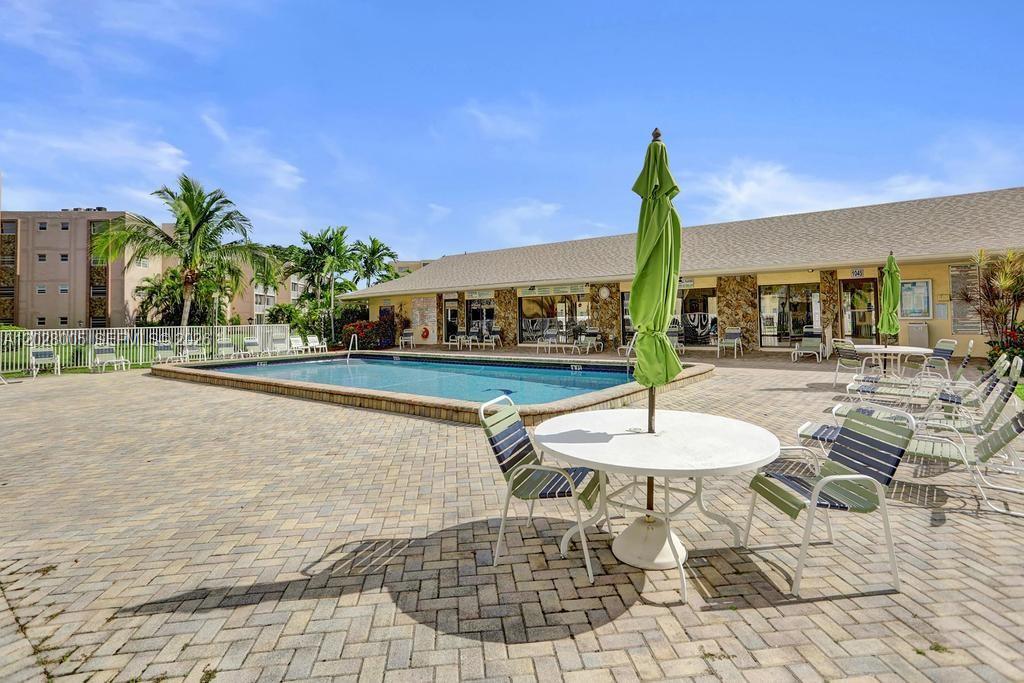 MEADOWBROOK LAKES CONDO - Residential