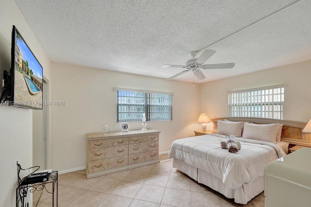 MEADOWBROOK LAKES CONDO - Residential