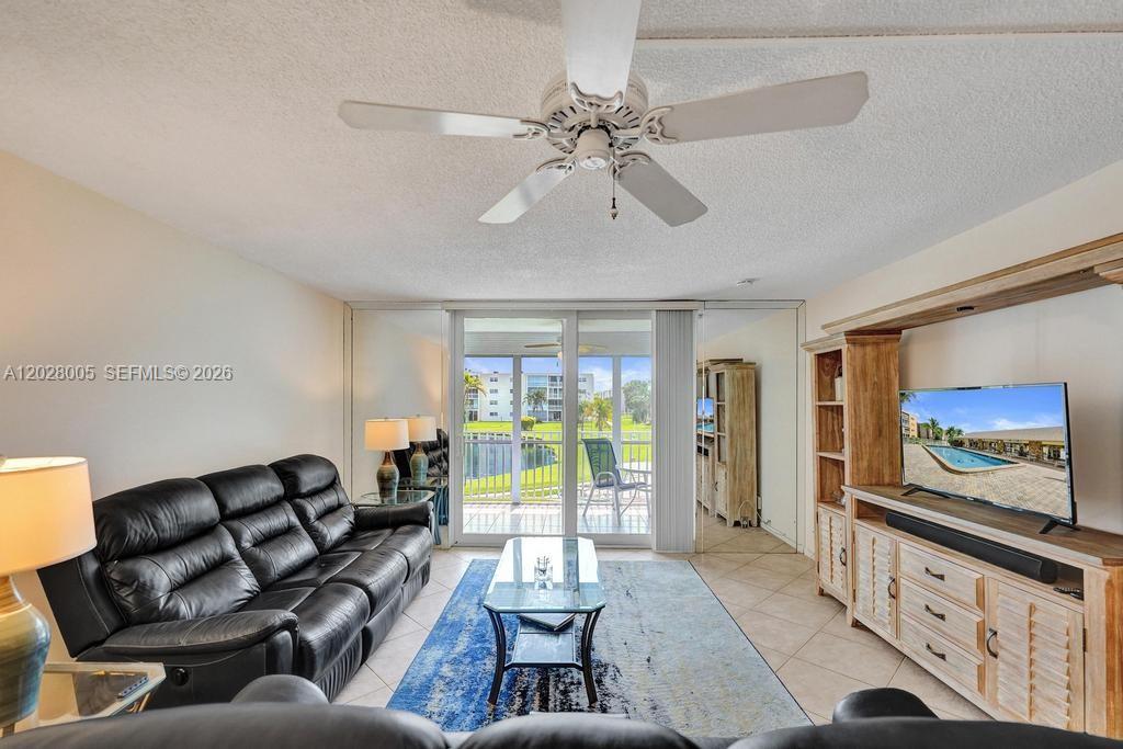 MEADOWBROOK LAKES CONDO - Residential