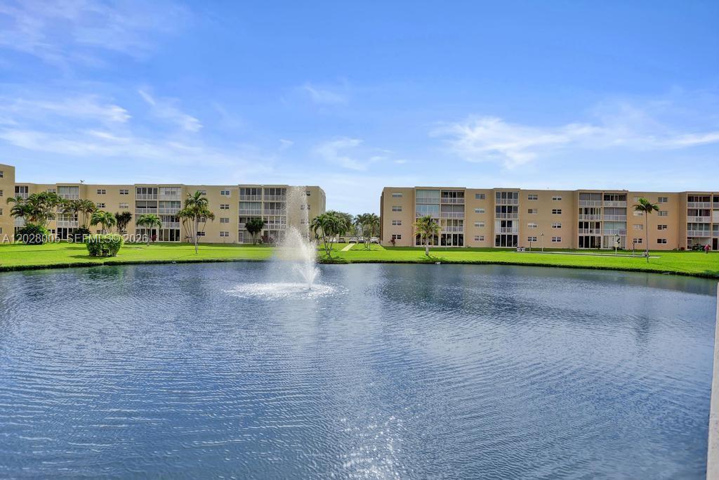 MEADOWBROOK LAKES CONDO - Residential