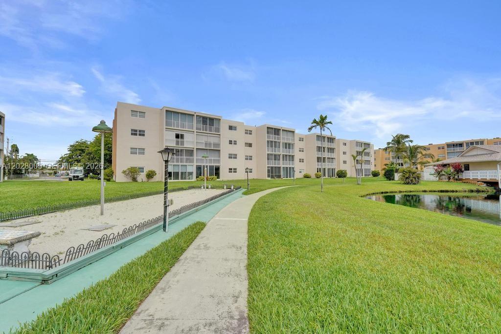 MEADOWBROOK LAKES CONDO - Residential