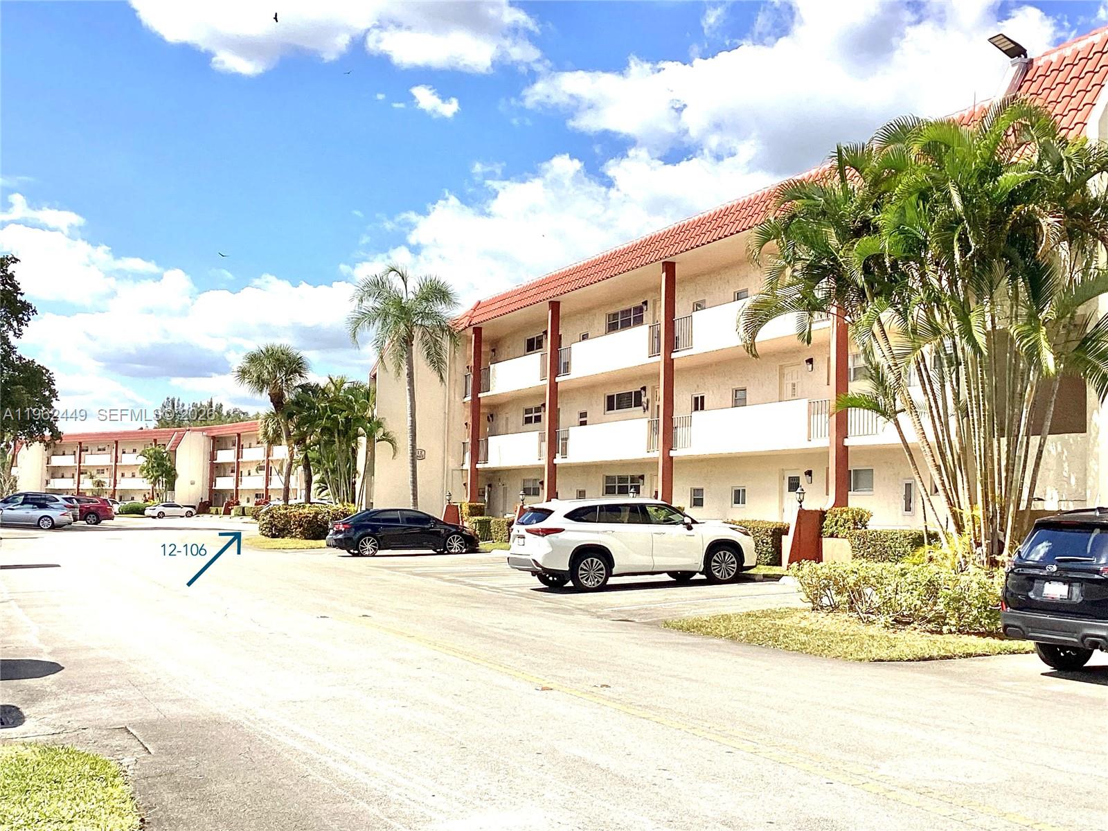 HOLLYBROOK GOLF AND TENNIS - Residential