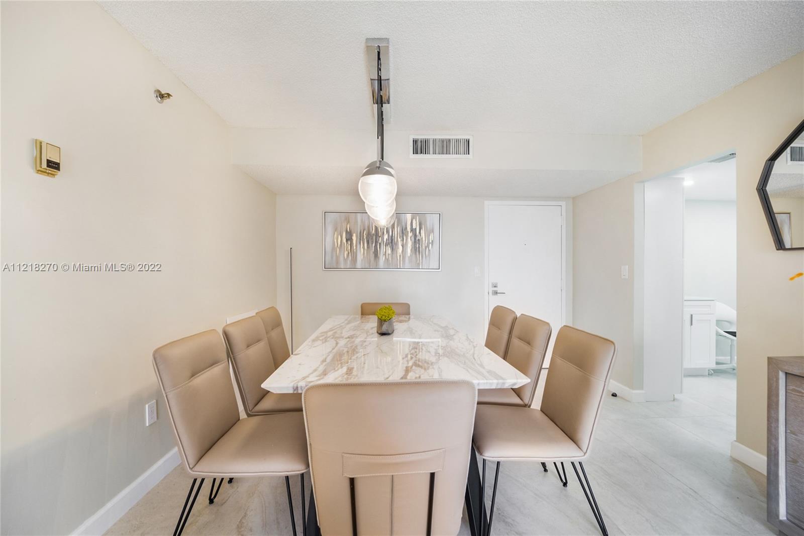 WINSTON TOWERS 600 CONDO - Residential