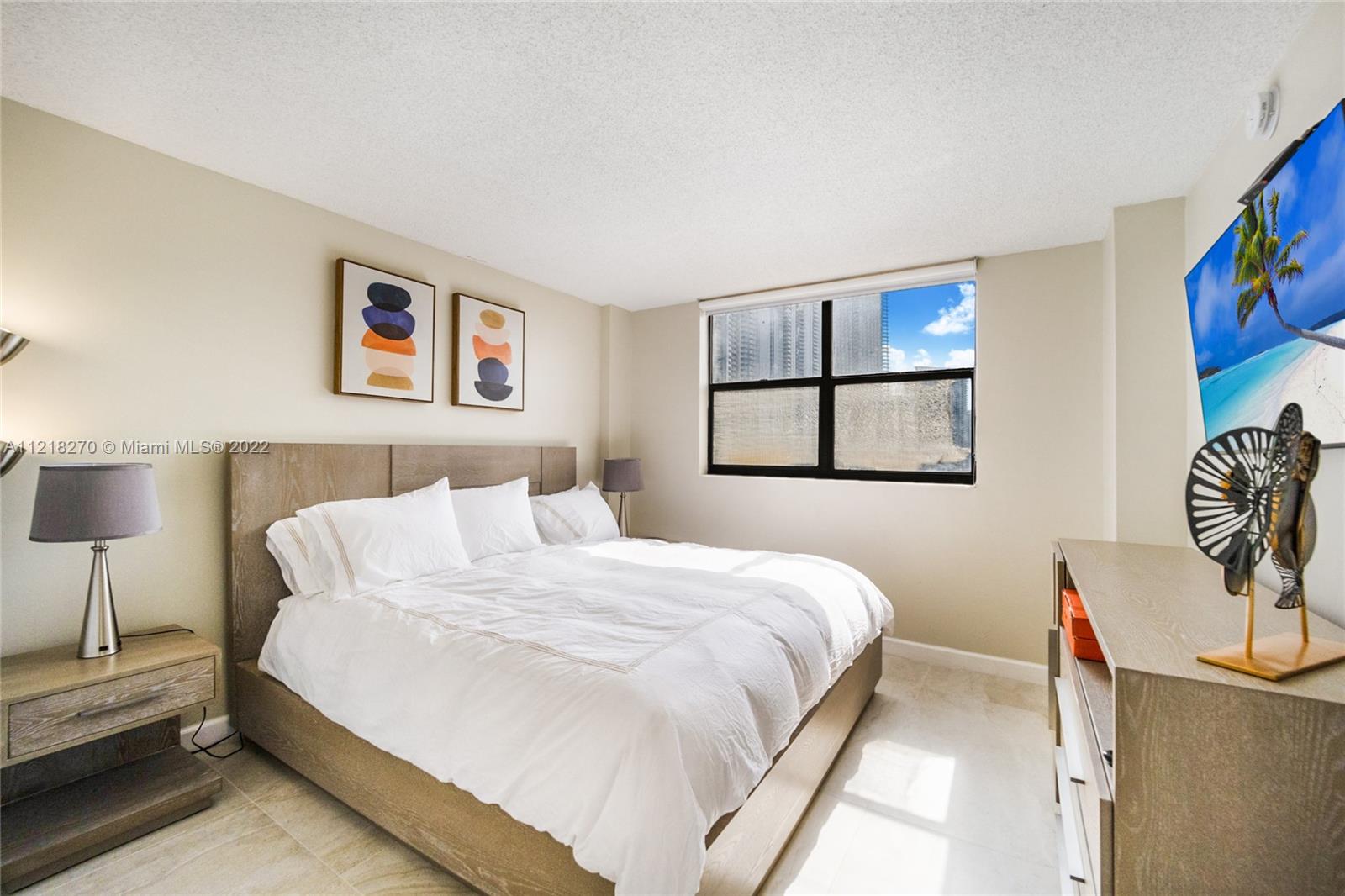 WINSTON TOWERS 600 CONDO - Residential