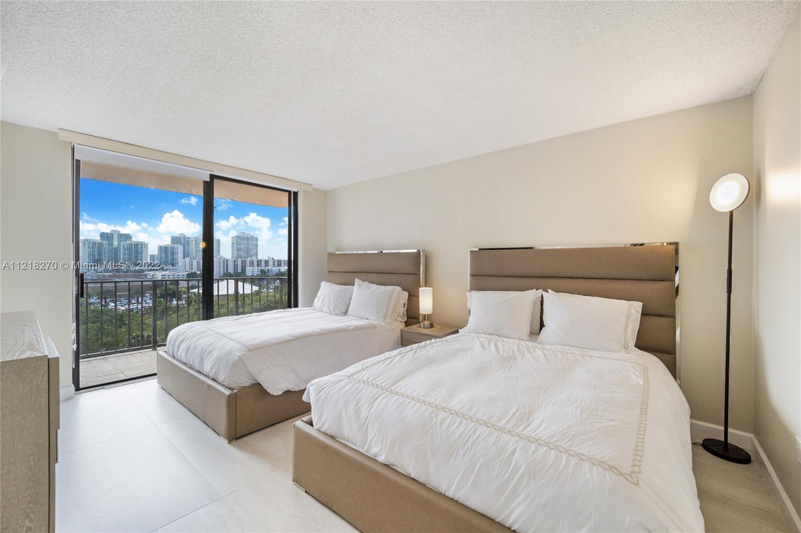 WINSTON TOWERS 600 CONDO - Residential