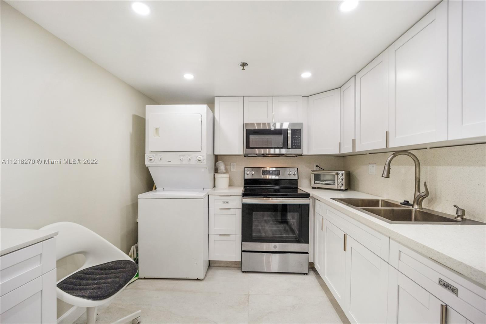 WINSTON TOWERS 600 CONDO - Residential