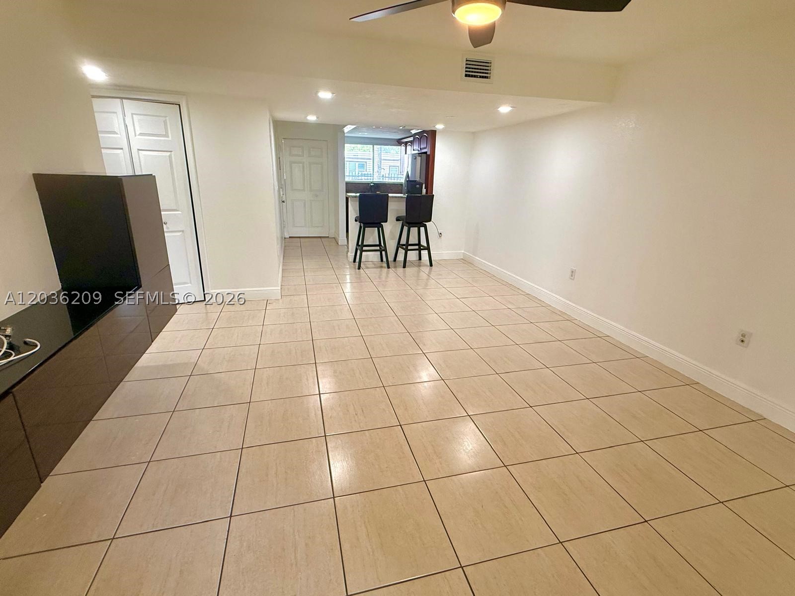 LA ARBOLEDA CONDO - Residential Lease