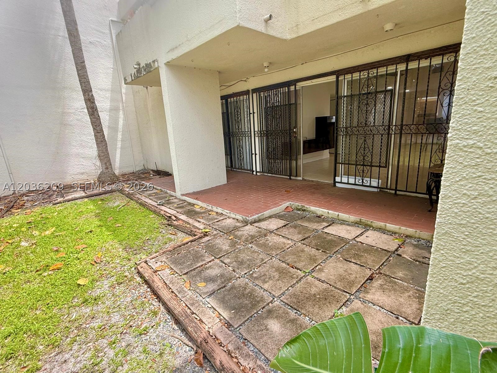 LA ARBOLEDA CONDO - Residential Lease