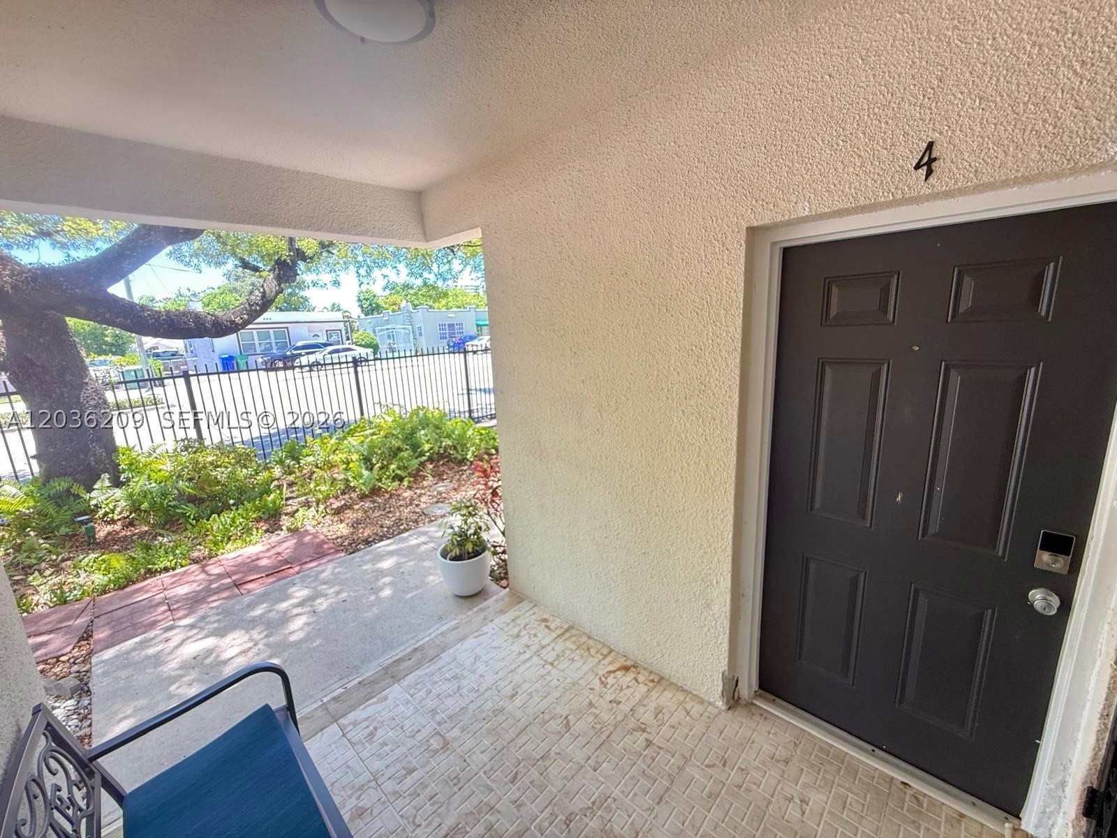 LA ARBOLEDA CONDO - Residential Lease