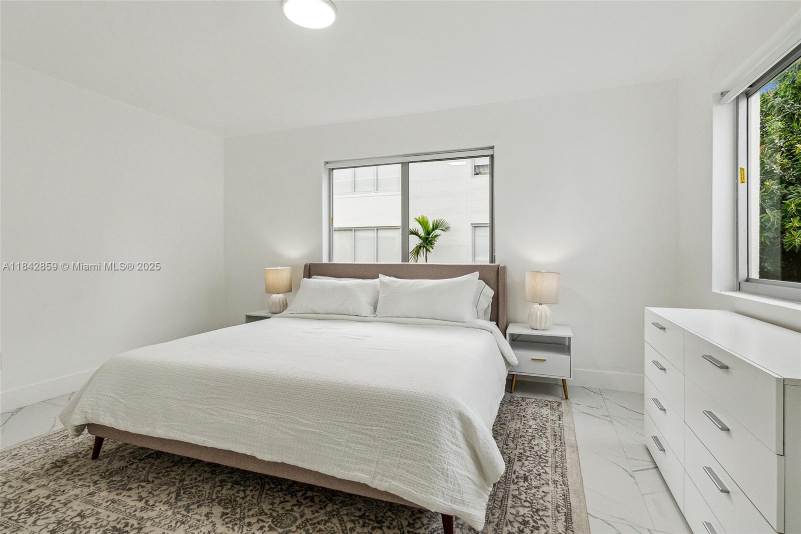 BISCAYNE BCH SUB - Residential Lease