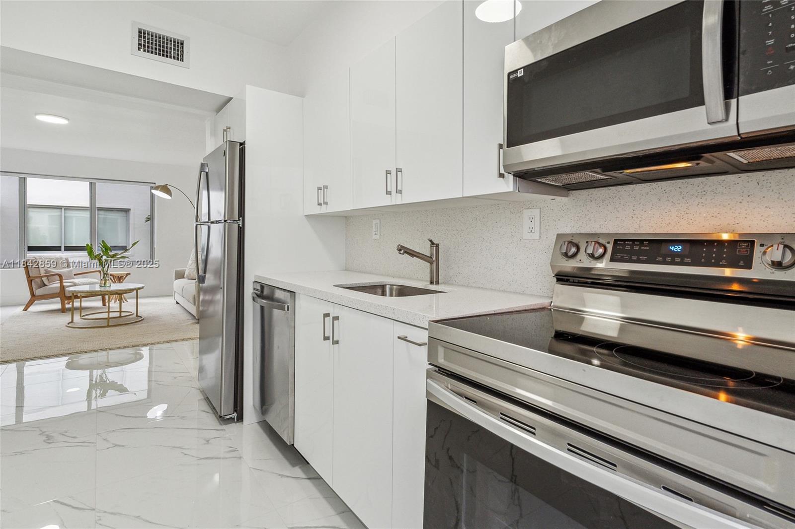 BISCAYNE BCH SUB - Residential Lease