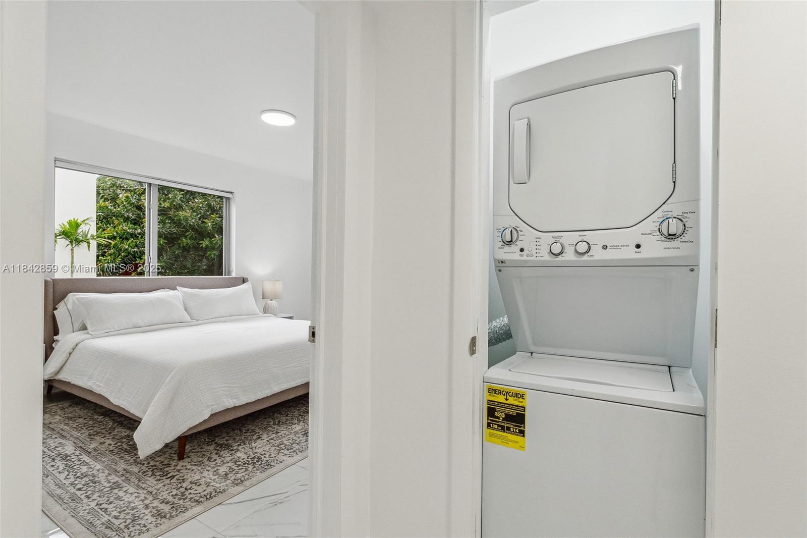 BISCAYNE BCH SUB - Residential Lease