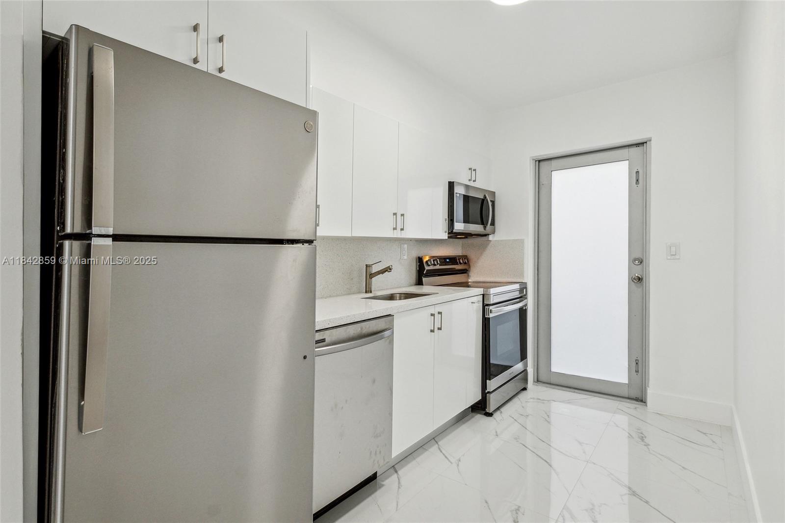 BISCAYNE BCH SUB - Residential Lease