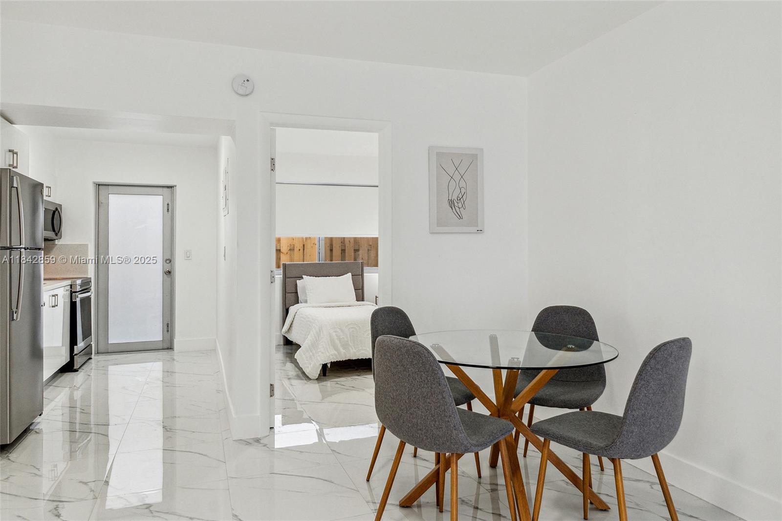 BISCAYNE BCH SUB - Residential Lease