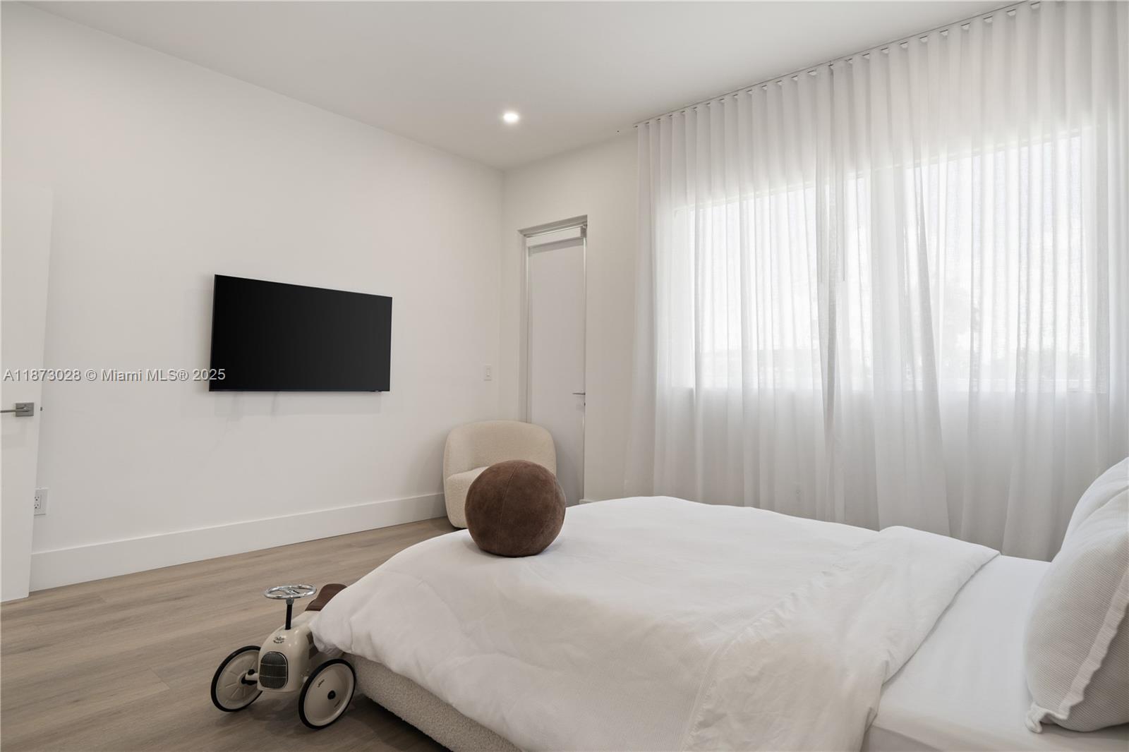BEACHWALK - Residential Lease
