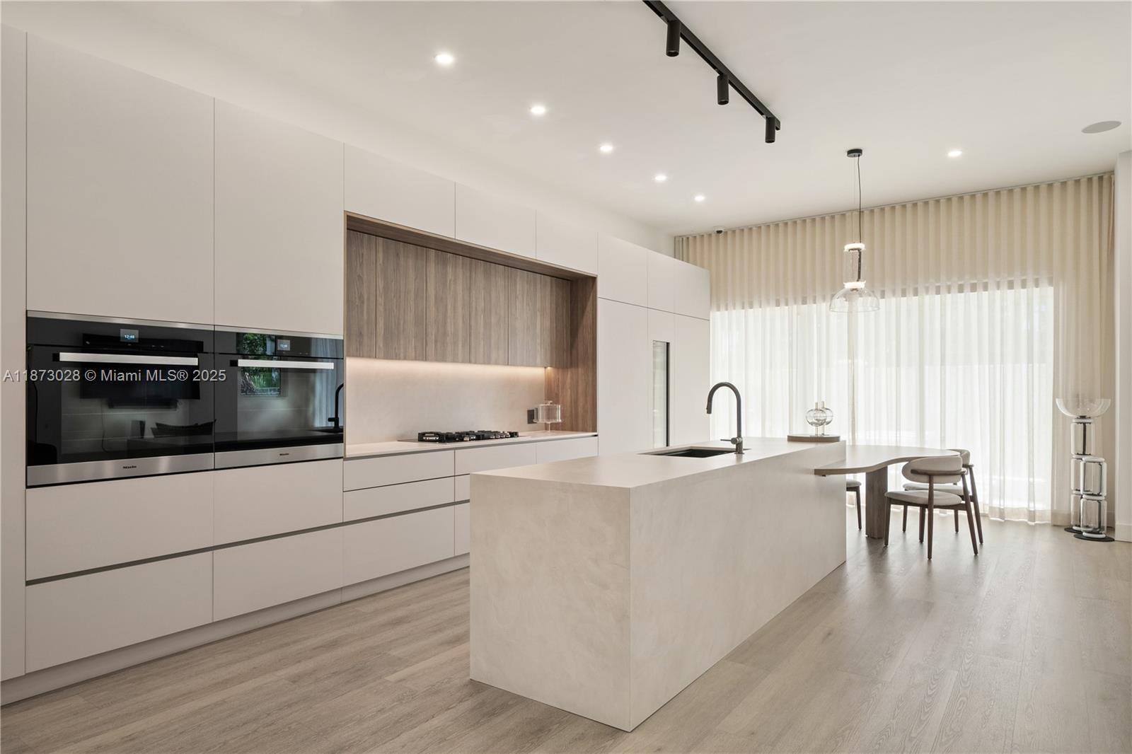 BEACHWALK - Residential Lease