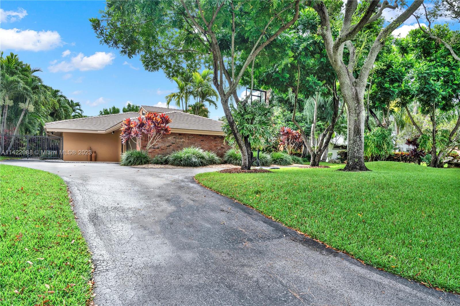 WOODMERE ESTATES - Residential