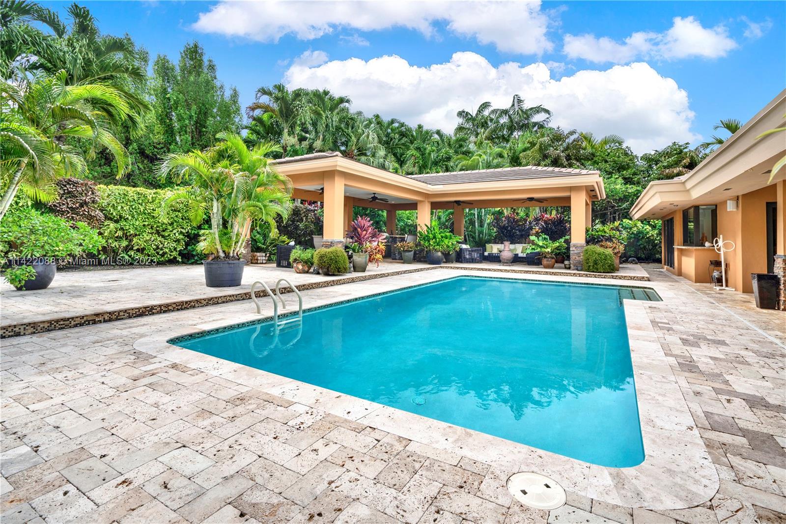 WOODMERE ESTATES - Residential