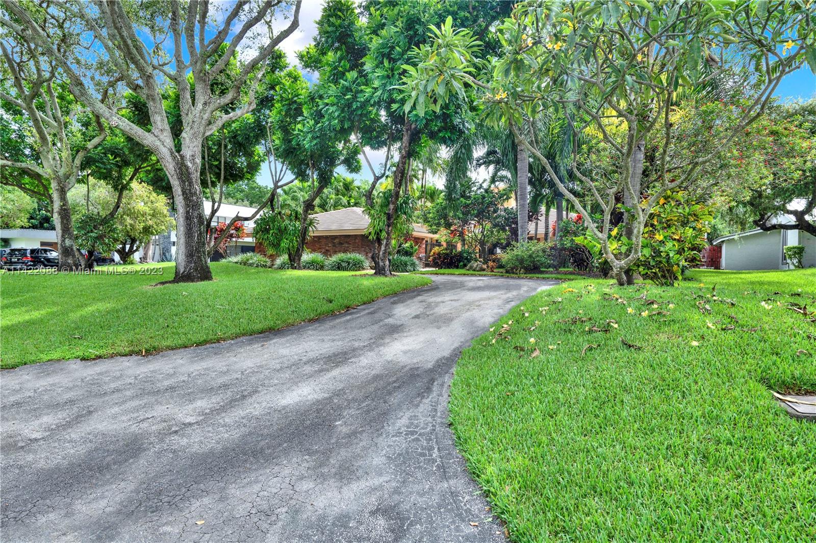 WOODMERE ESTATES - Residential