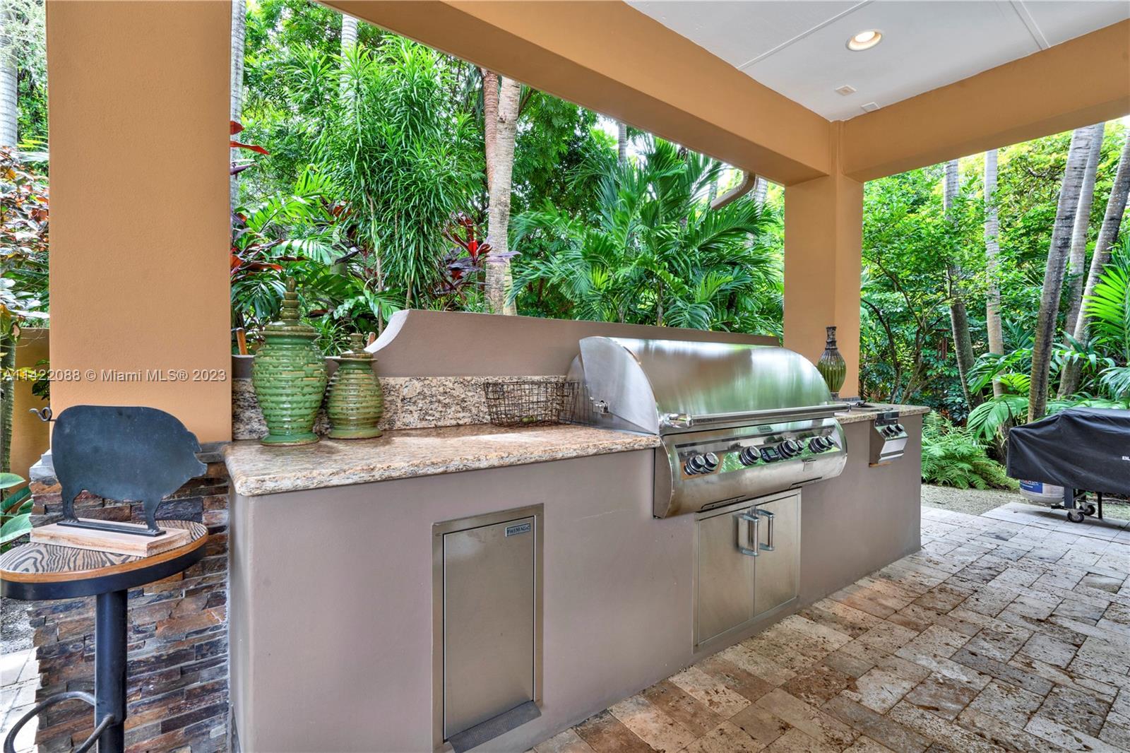 WOODMERE ESTATES - Residential