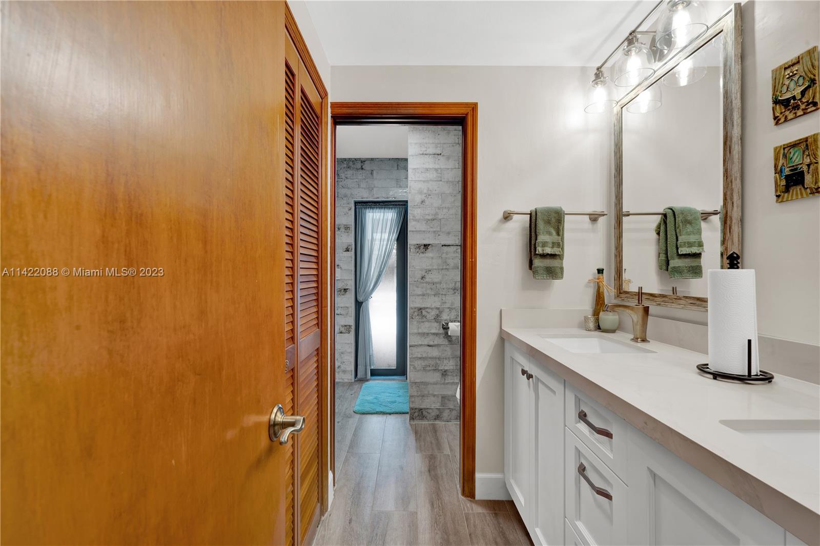 WOODMERE ESTATES - Residential