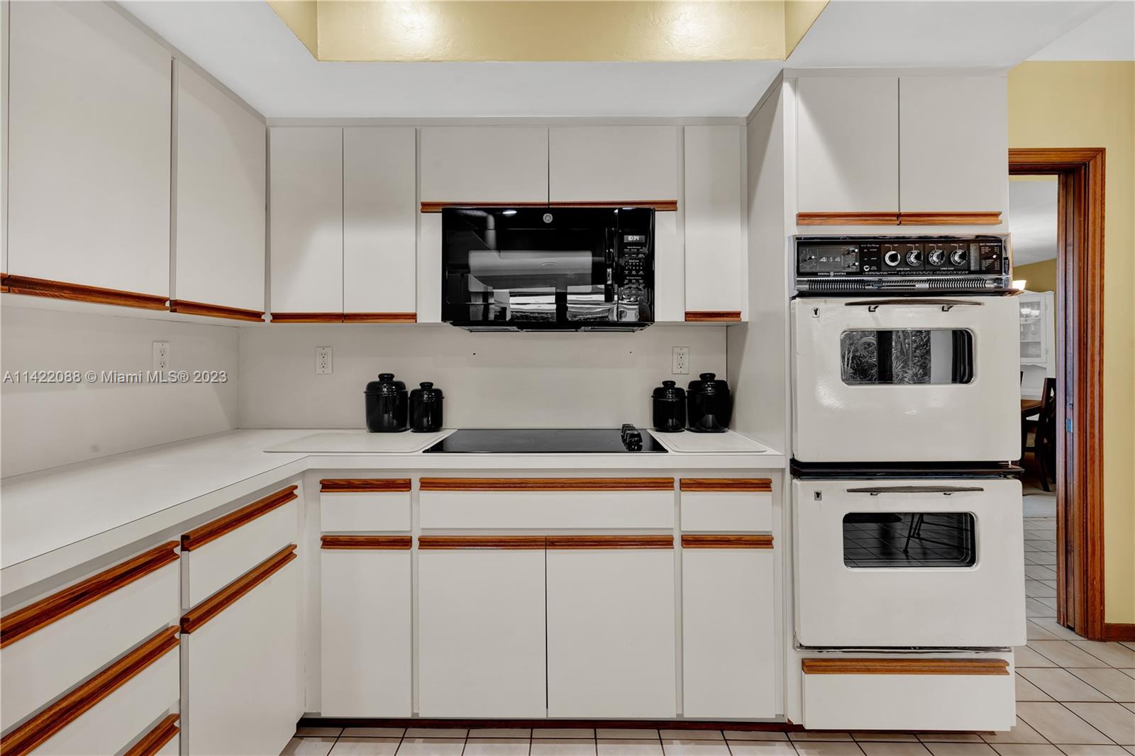 WOODMERE ESTATES - Residential