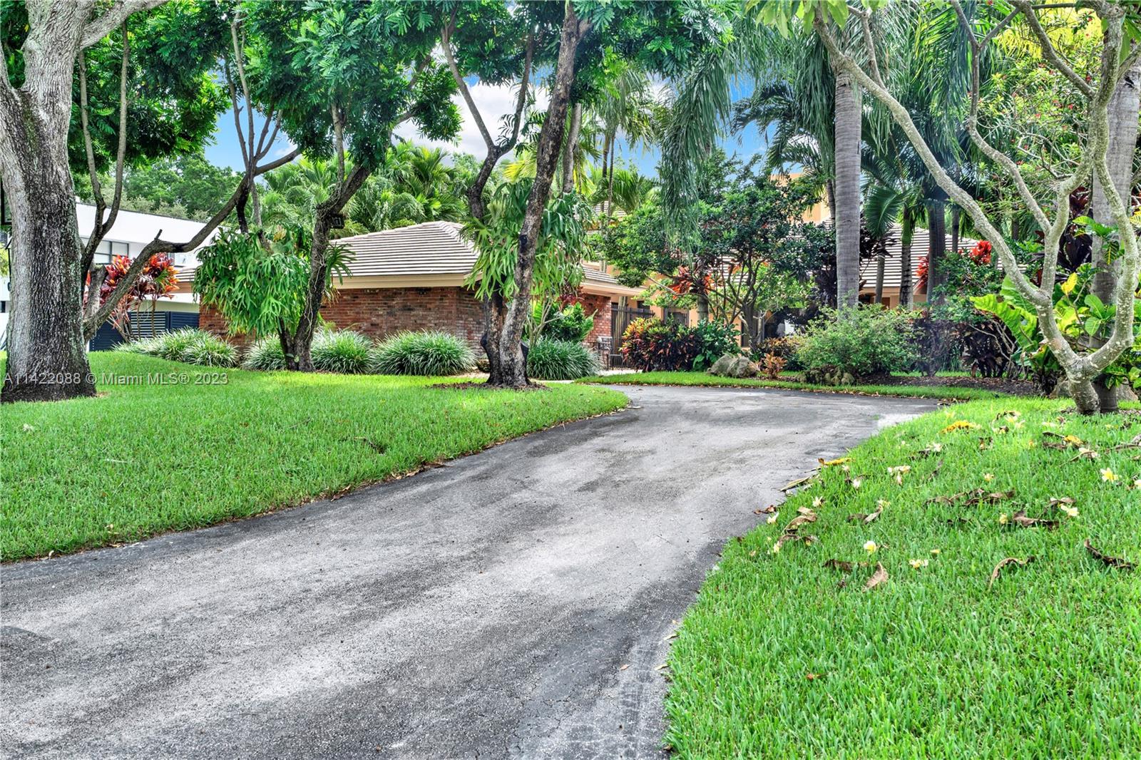 WOODMERE ESTATES - Residential