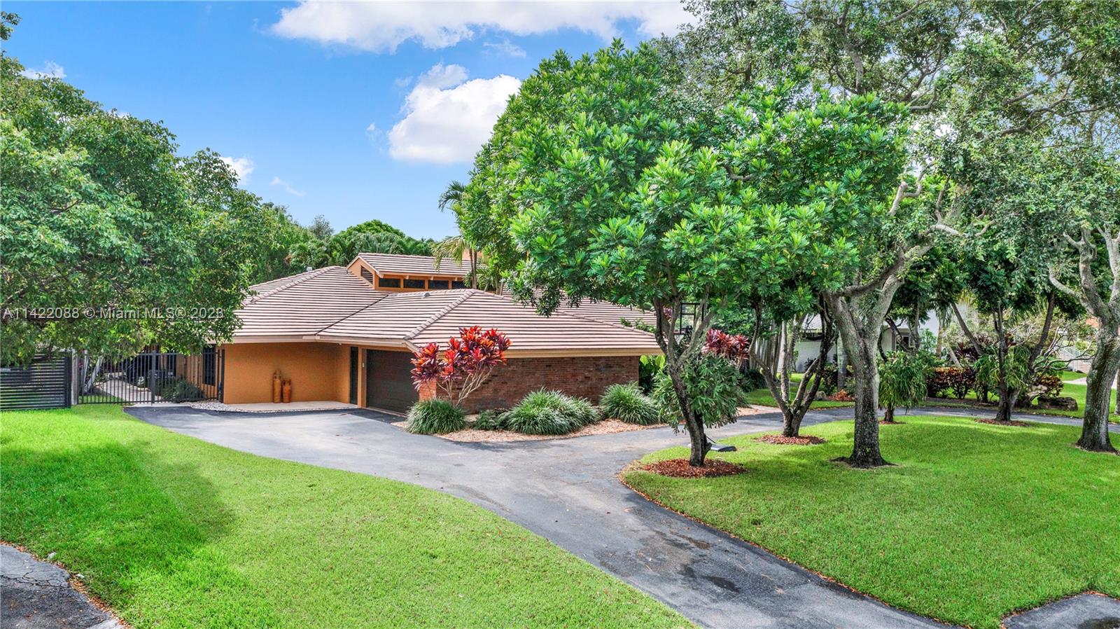 WOODMERE ESTATES - Residential