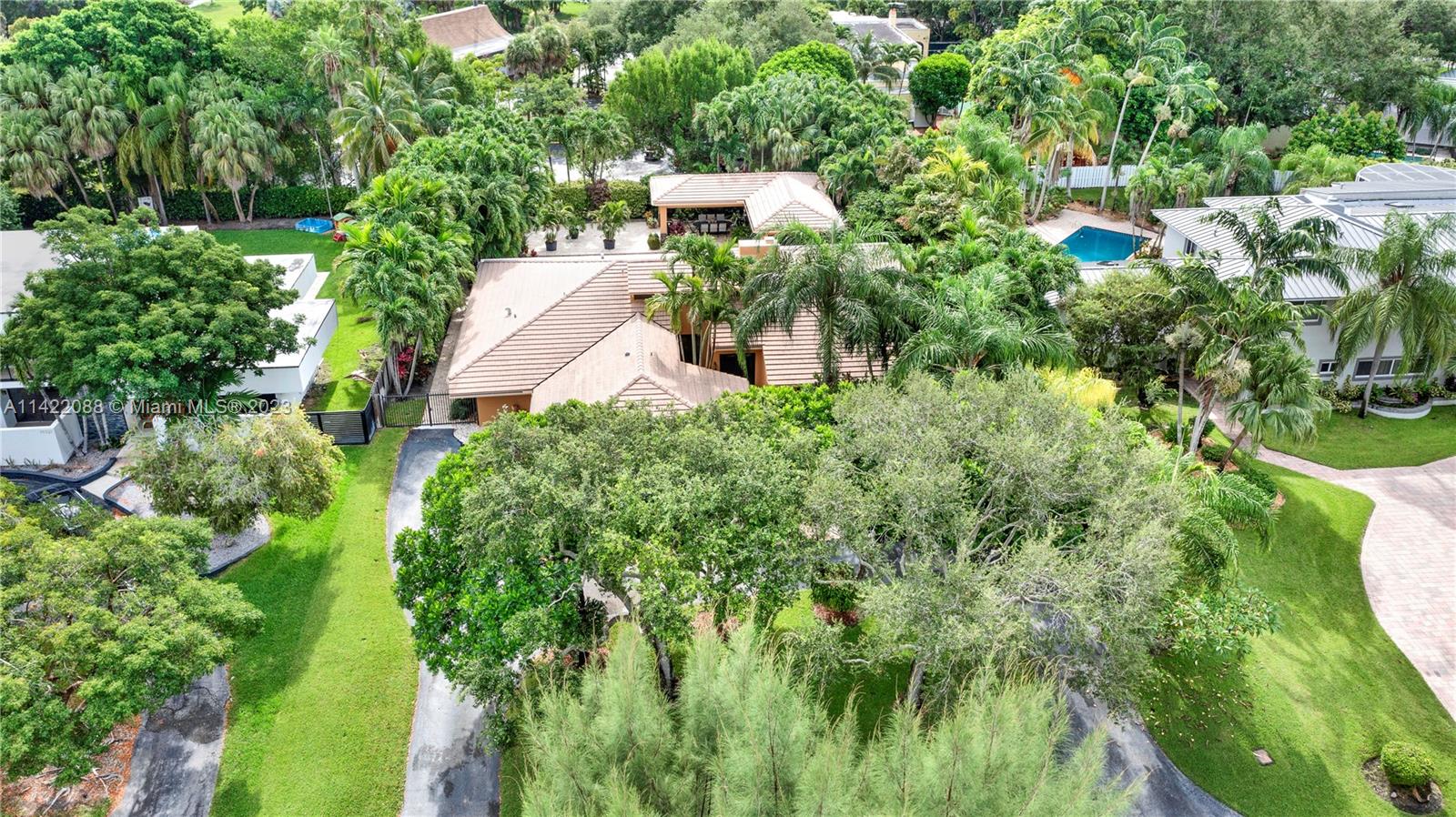 WOODMERE ESTATES - Residential