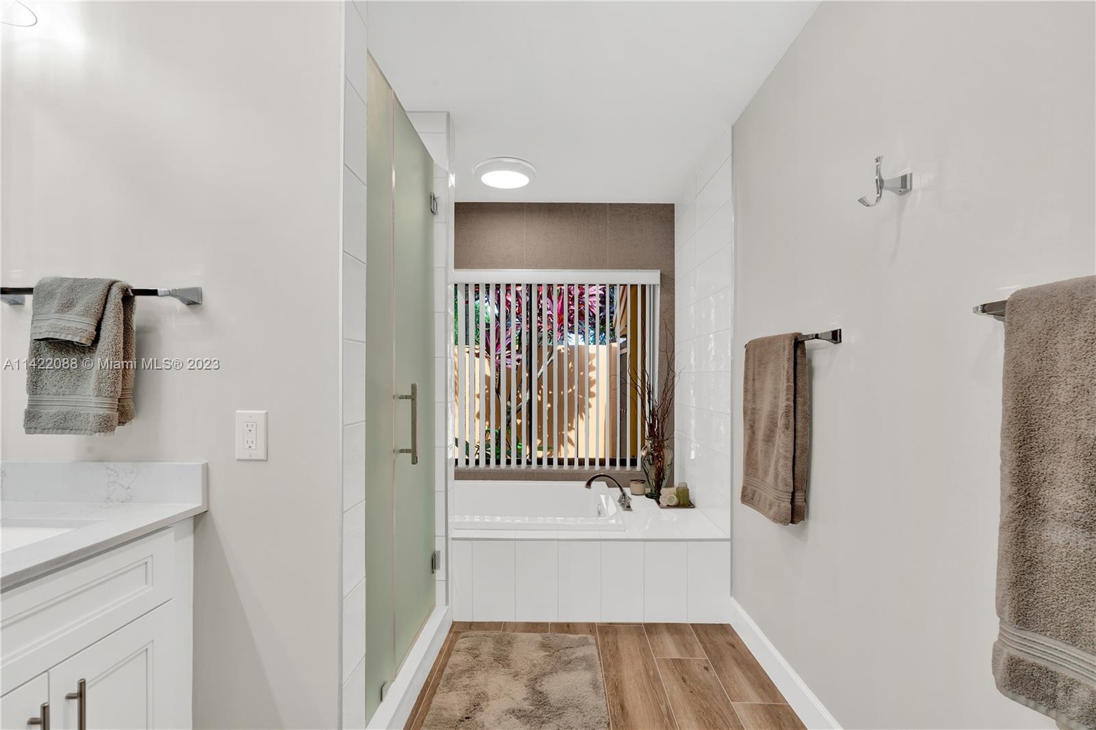 WOODMERE ESTATES - Residential