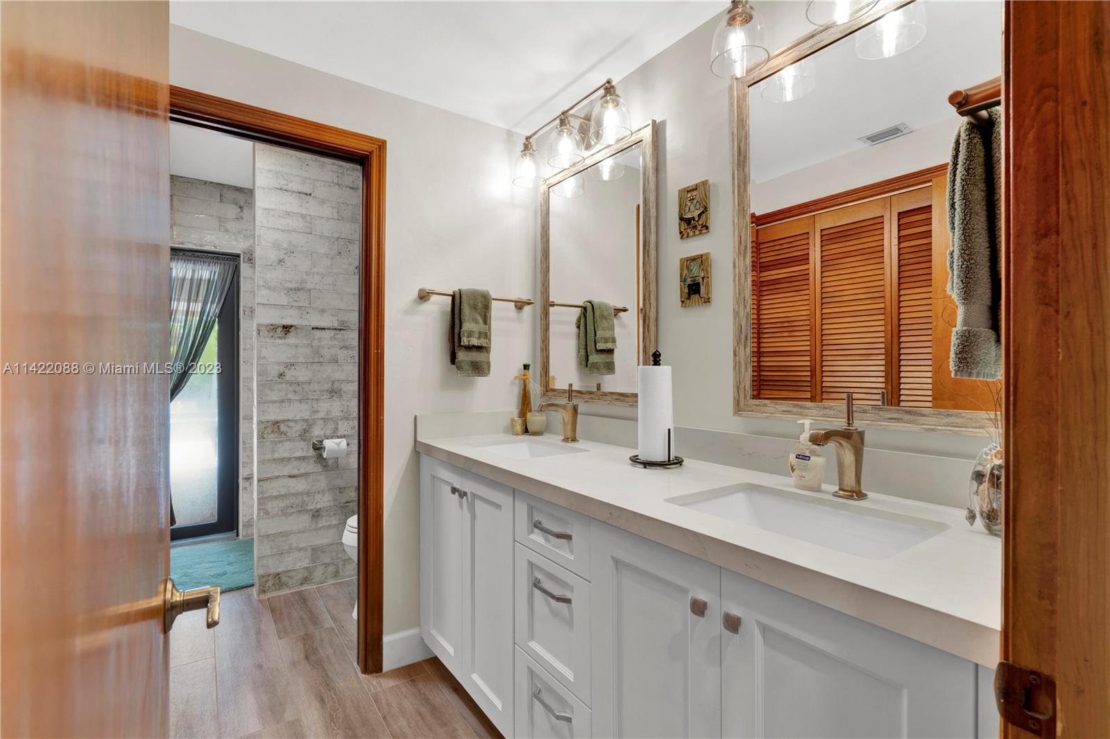 WOODMERE ESTATES - Residential