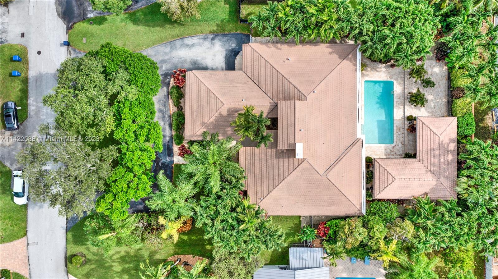 WOODMERE ESTATES - Residential