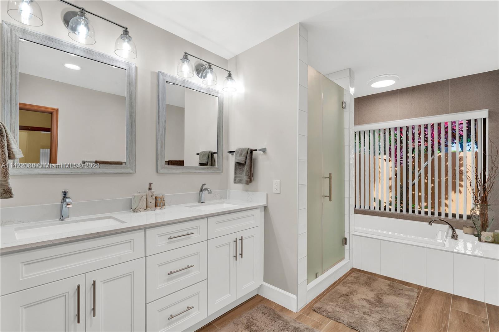 WOODMERE ESTATES - Residential